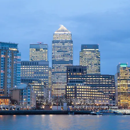 Entire Apartment Next To Canary Wharf In London